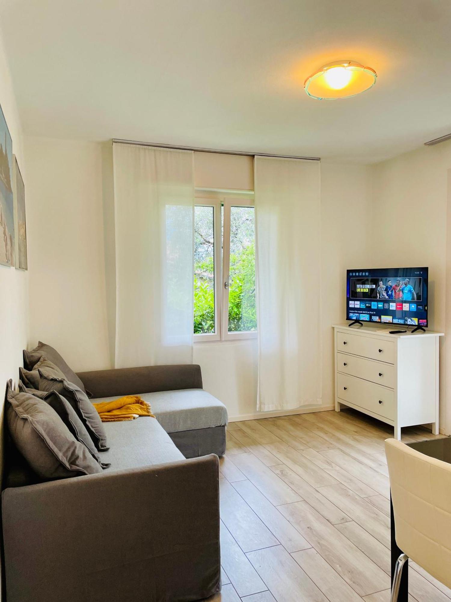 Casa Mario & Laura Ferienwohnungen Free Wi-Fi Parking Малчезине Екстериор снимка