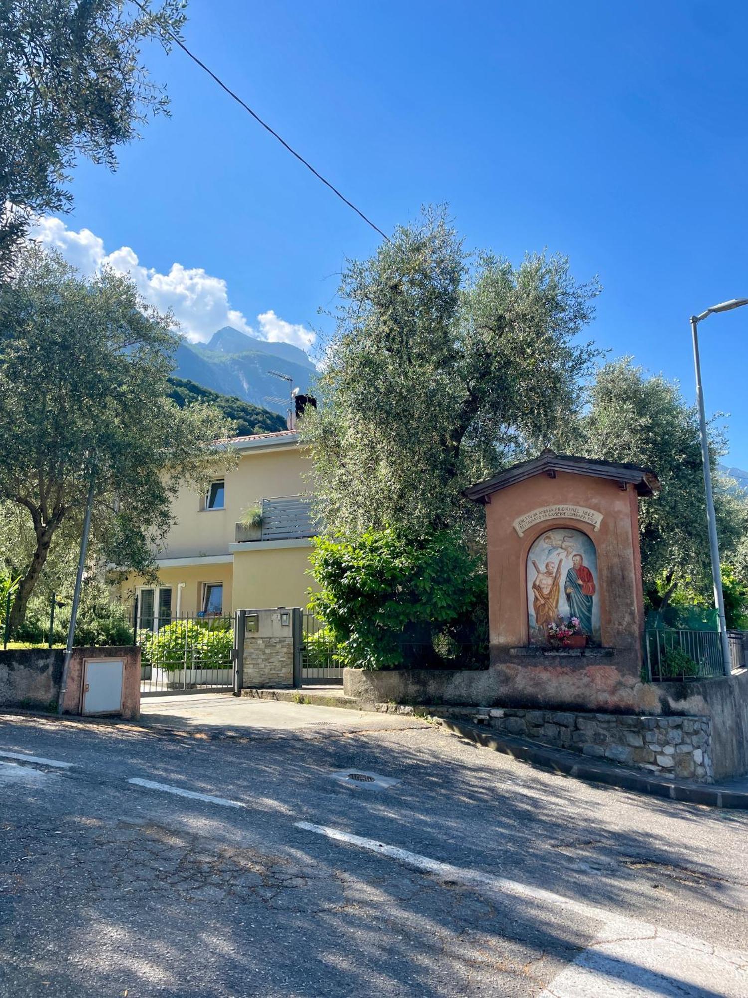 Casa Mario & Laura Ferienwohnungen Free Wi-Fi Parking Малчезине Екстериор снимка
