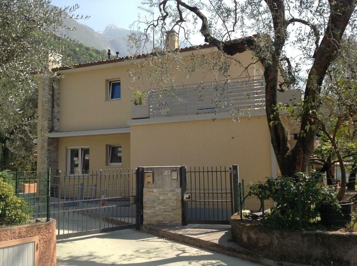 Casa Mario & Laura Ferienwohnungen Free Wi-Fi Parking Малчезине Екстериор снимка